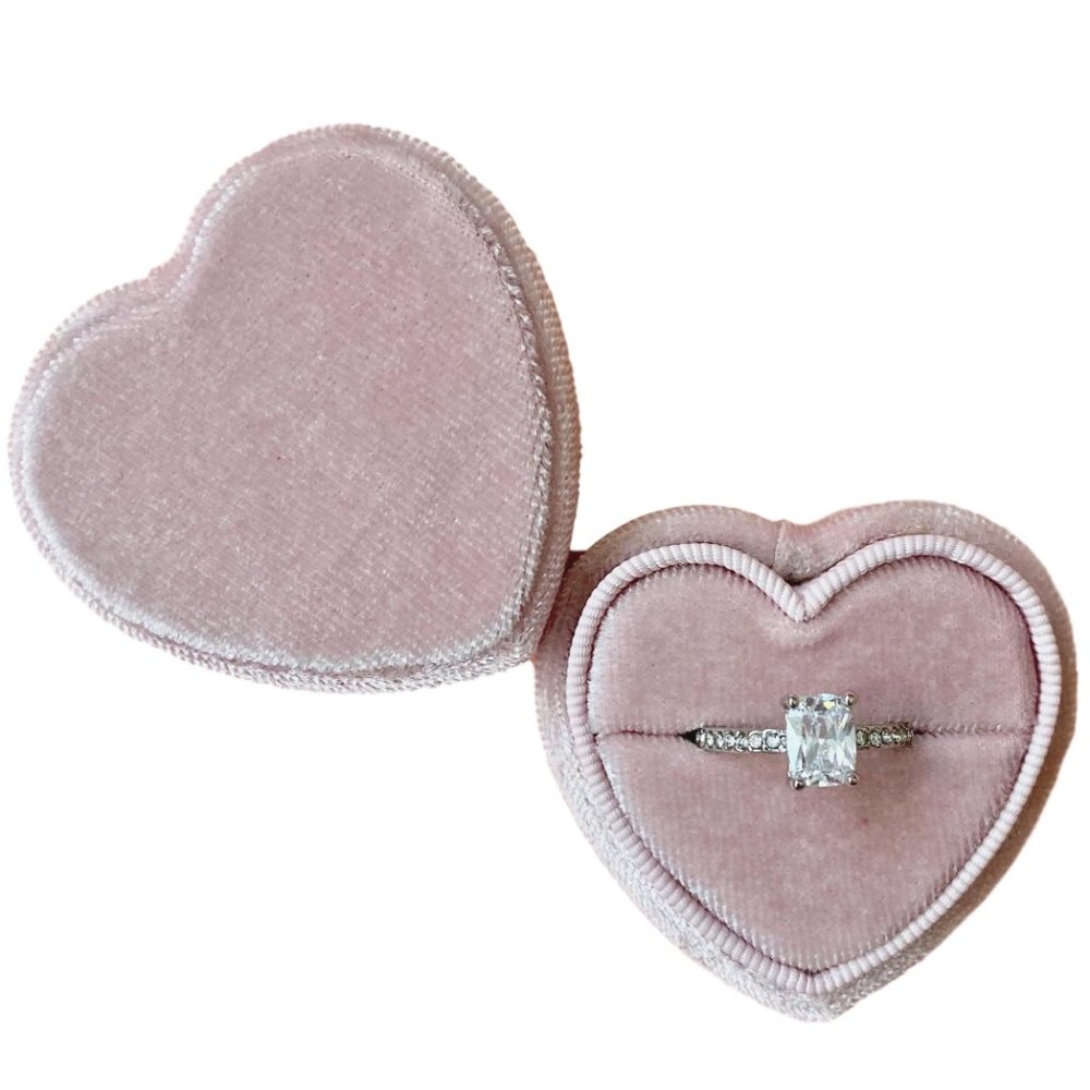 Luxury Velvet Ring Box - Heart Shaped - Pale Pink